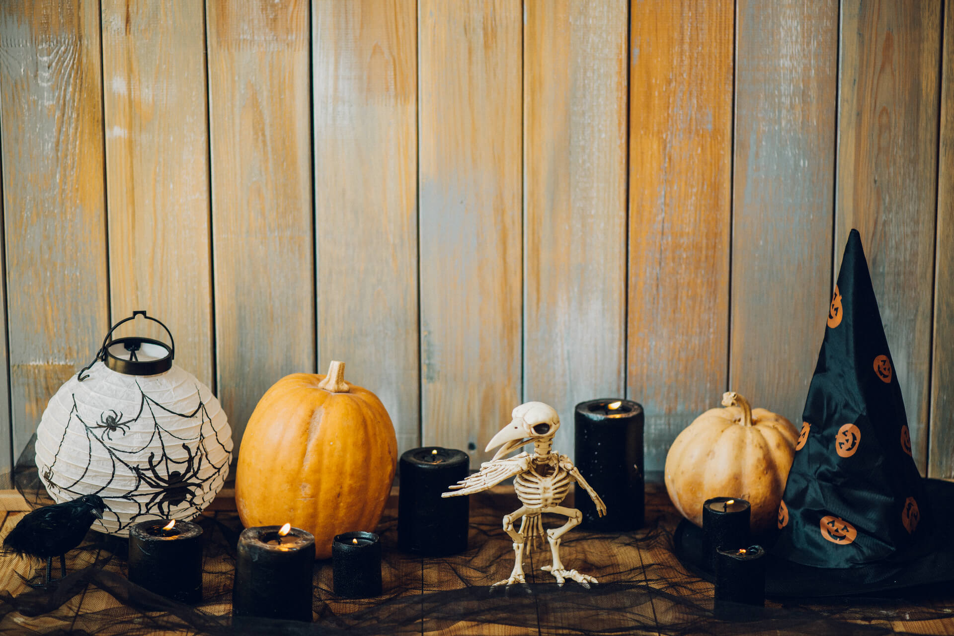 Halloween means spookiness and creativity for children. Find out how to plan an unforgettable Halloween party for the little ones.