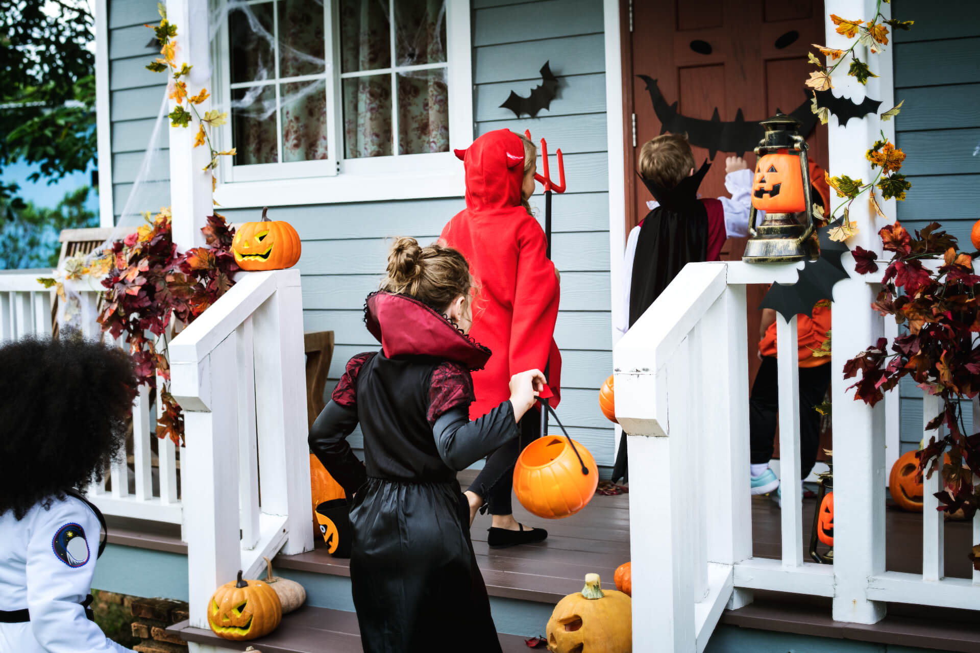 Experience Halloween in a new way with our kids' tips: Escape Rooms, party ideas, and safe trick-or-treating!