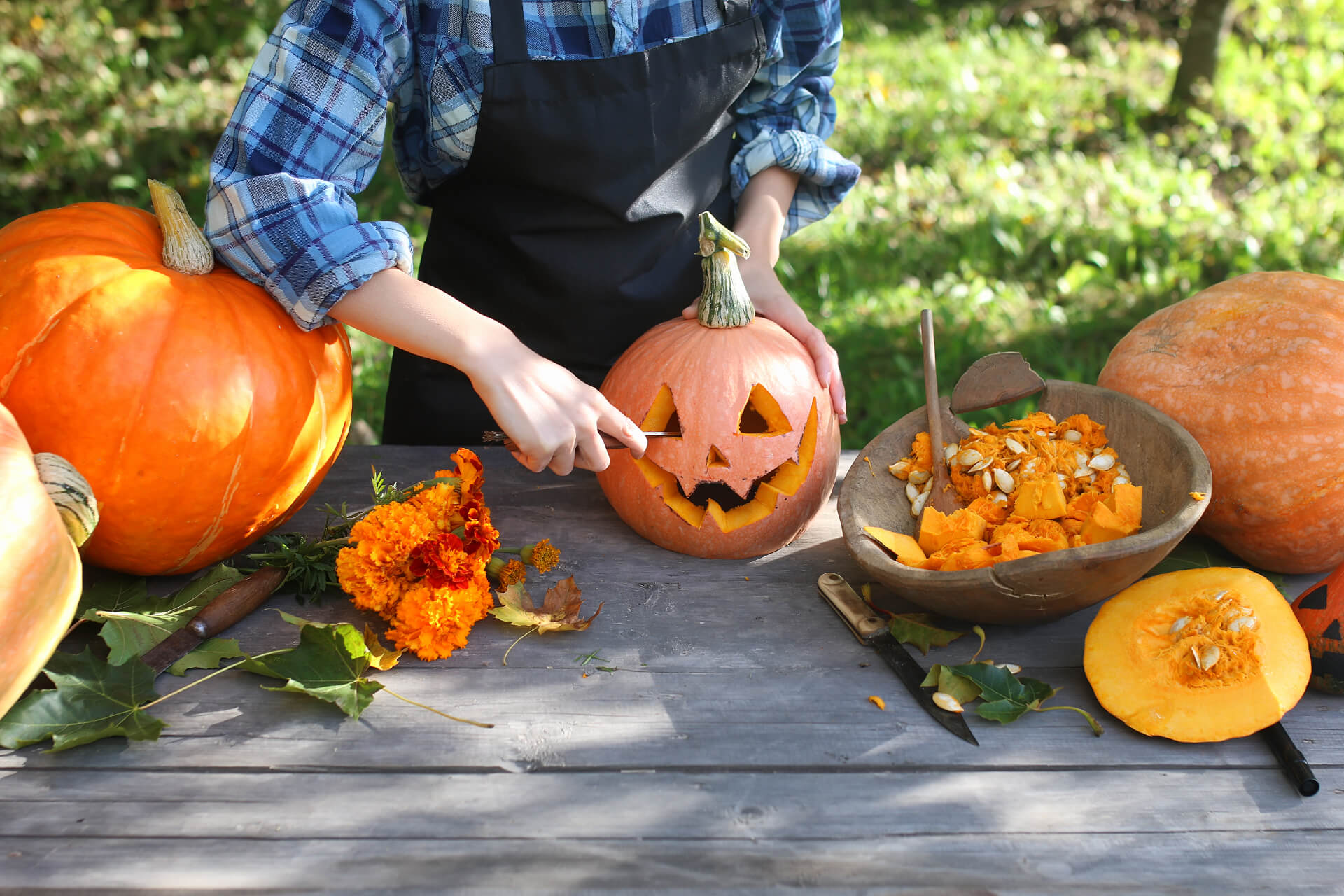 Entfessle deine Kreativität mit DIY Halloween-Projekten: Vom Kürbis-Schnitzen bis zum Heim-Quest-Raum für Kinder.